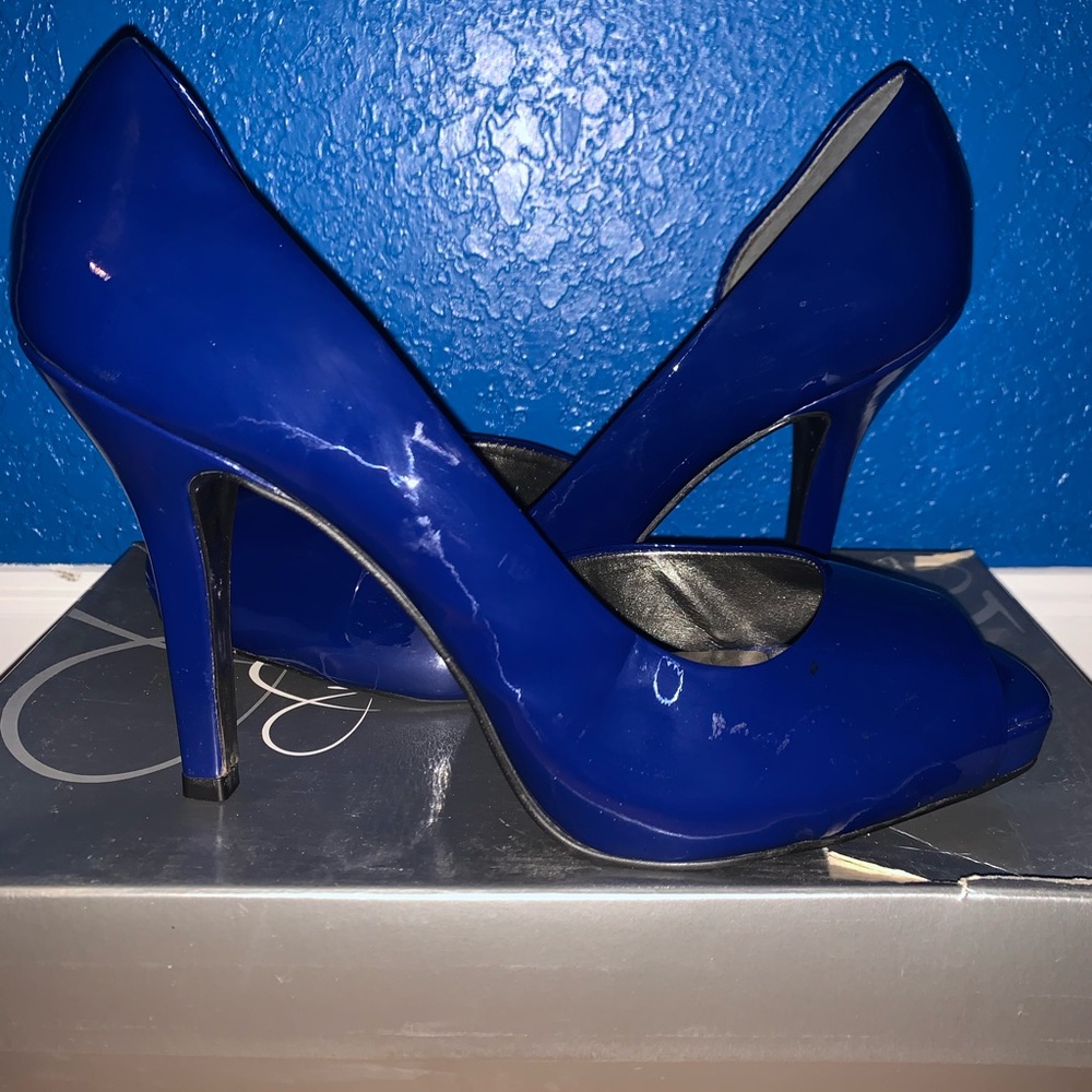 Blue square toe pumps